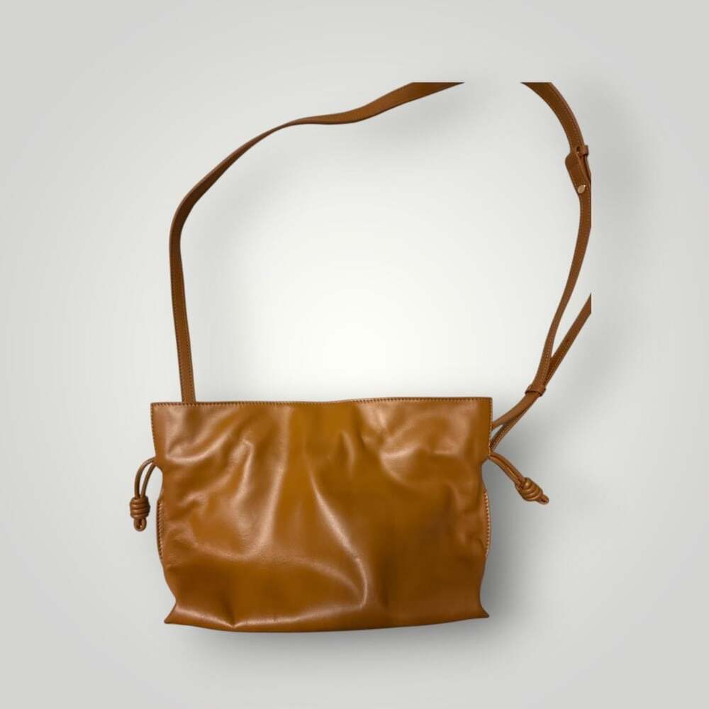 Quince Soft Italian Leather Drawstring Pouch Shoulder Bag: Camel - Picture 3 of 6